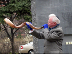 Bill Weissmann blowing the shofar